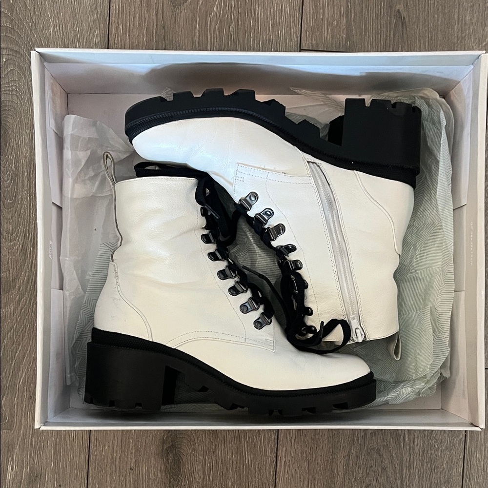 BP Taylor Lea White Lace-Up Ankle Boots. Size 9